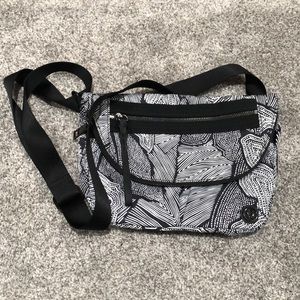 Lululemon Festival Bag II *5L
Dottie Tribe White Black